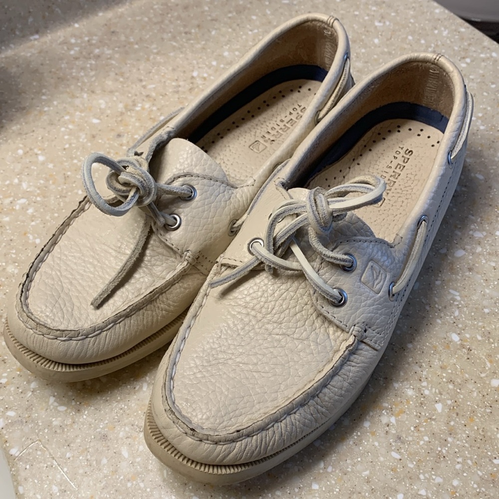 Sperry Tan Boat Shoes with Leather Laces and Non-Slip Sole